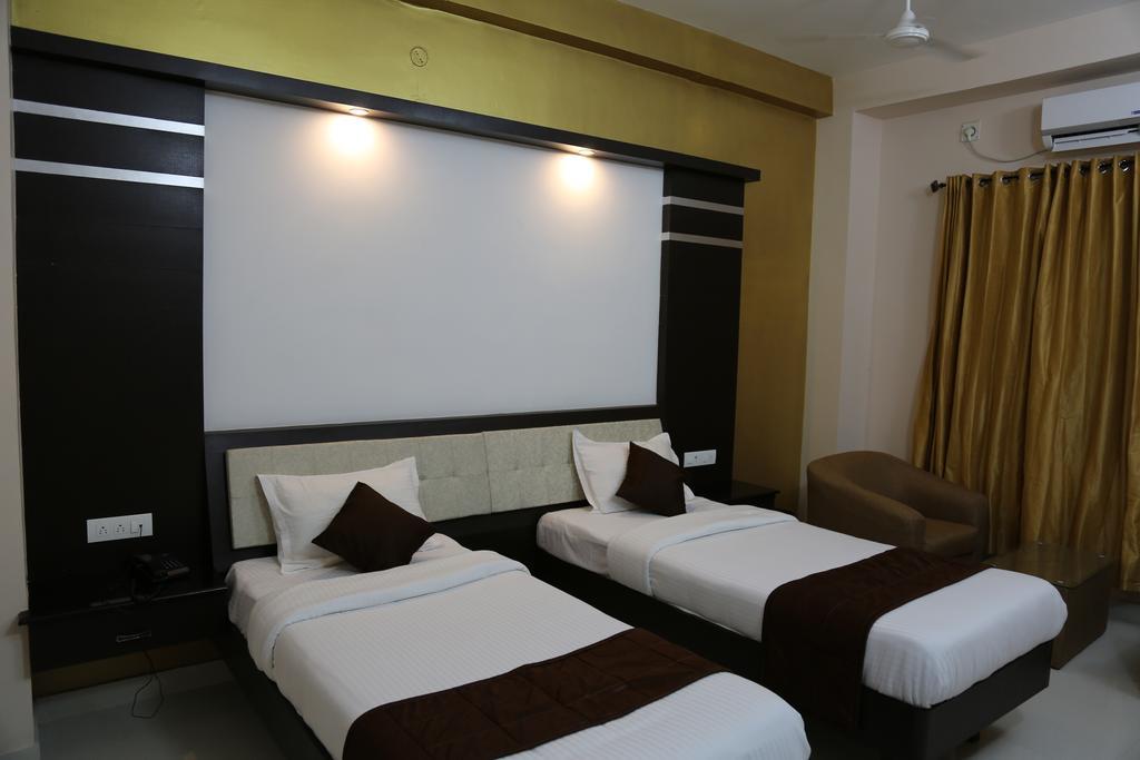 Pine Tree Aparthotel Kanchipuram Room photo